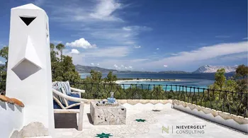 7-Zimmer-Villa mit Meerblick und Pool in San Teodoro kaufen