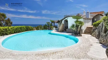 7-Zimmer-Villa mit Meerblick und Pool in San Teodoro kaufen