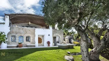 7-Zimmer-Villa mit Meerblick und Pool in San Teodoro kaufen