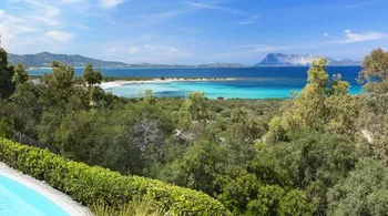 7-Zimmer-Villa mit Meerblick und Pool in San Teodoro kaufen