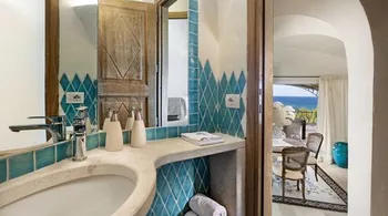 7-Zimmer-Villa mit Meerblick und Pool in San Teodoro kaufen