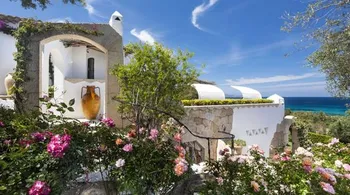 7-Zimmer-Villa mit Meerblick und Pool in San Teodoro kaufen