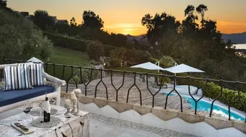 7-Zimmer-Villa mit Meerblick und Pool in San Teodoro kaufen