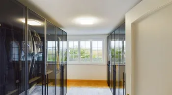 8.5-Zi.-Villa mit Pool & Einliegerwohnung in Oberentfelden