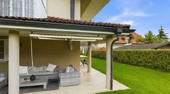 8.5-Zi.-Villa mit Pool & Einliegerwohnung in Oberentfelden