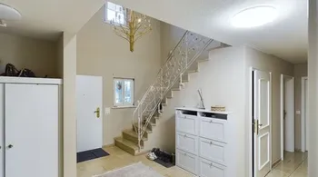 8.5-Zi.-Villa mit Pool & Einliegerwohnung in Oberentfelden