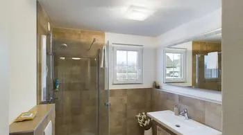 8.5-Zi.-Villa mit Pool & Einliegerwohnung in Oberentfelden