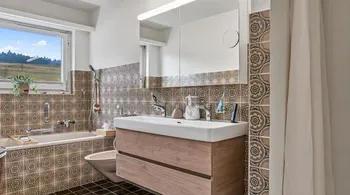 8-Zimmer-Haus mit Wintergarten und Panoramablick auf Gränichen & die Berge