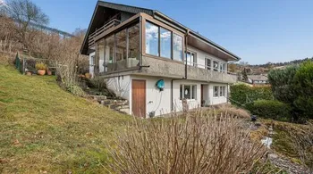 8-Zimmer-Haus mit Wintergarten und Panoramablick auf Gränichen & die Berge