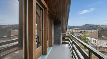 8-Zimmer-Haus mit Wintergarten und Panoramablick auf Gränichen & die Berge