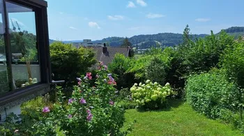 8-Zimmer-Haus mit Wintergarten und Panoramablick auf Gränichen & die Berge