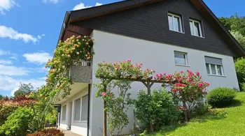 8-Zimmer-Haus mit Wintergarten und Panoramablick auf Gränichen & die Berge