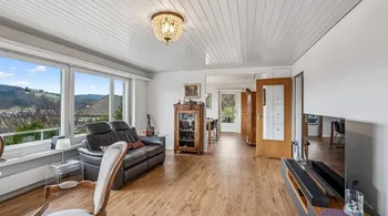 8-Zimmer-Haus mit Wintergarten und Panoramablick auf Gränichen & die Berge