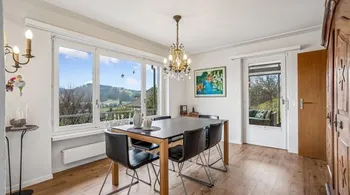 8-Zimmer-Haus mit Wintergarten und Panoramablick auf Gränichen & die Berge