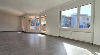 Frisch renovierte 4.5 Zi.-Wohnung direkt neben Kindergarten- & Grundschule