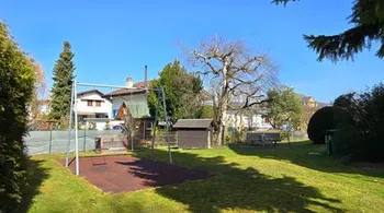 Frisch renovierte 4.5 Zi.-Wohnung direkt neben Kindergarten- & Grundschule