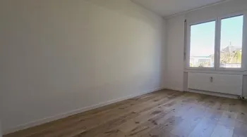 Frisch renovierte 4.5 Zi.-Wohnung direkt neben Kindergarten- & Grundschule