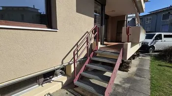 Frisch renovierte 4.5 Zi.-Wohnung direkt neben Kindergarten- & Grundschule