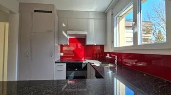 Frisch renovierte 4.5 Zi.-Wohnung direkt neben Kindergarten- & Grundschule