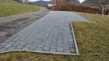 6 Aussenparkplätze, neu und eben - mieten in Zullwil SO