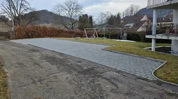 6 Aussenparkplätze, neu und eben - mieten in Zullwil SO