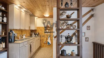 Chalet con terreno edificabile di 1387 m² e garage