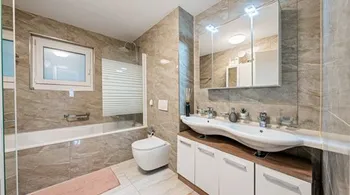 Greppen: 5.5-Zimmer-EG-Wohnung mit 35 m² Terrasse kaufen