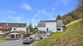 3-Familienhaus, saniert 2021, mit 2 Garagen in Trimbach