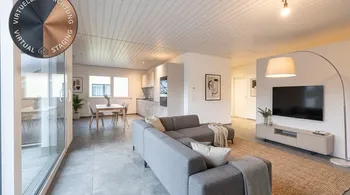 Helle 4.5-Zimmer-Dachwohnung mit Balkon in Nesselnbach