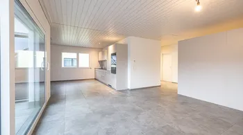 Helle 4.5-Zimmer-Dachwohnung mit Balkon in Nesselnbach