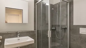 Helle 4.5-Zimmer-Dachwohnung mit Balkon in Nesselnbach