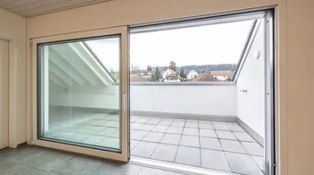 Helle 4.5-Zimmer-Dachwohnung mit Balkon in Nesselnbach