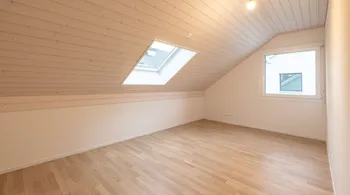 Helle 4.5-Zimmer-Dachwohnung mit Balkon in Nesselnbach