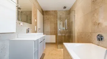 5.5-Zi.-Doppelhaushälfte, modern & ruhig, Lanzenneunforn