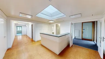 Helle Praxis-/Bürofläche 165 m² mit 3 Parkplätzen in Wünnewil