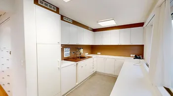 Helle Praxis-/Bürofläche 165 m² mit 3 Parkplätzen in Wünnewil