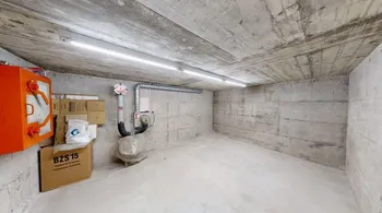 Helle Praxis-/Bürofläche 165 m² mit 3 Parkplätzen in Wünnewil