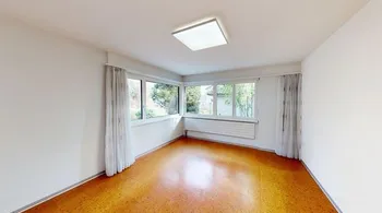 Helle Praxis-/Bürofläche 165 m² mit 3 Parkplätzen in Wünnewil