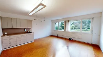 Helle Praxis-/Bürofläche 165 m² mit 3 Parkplätzen in Wünnewil