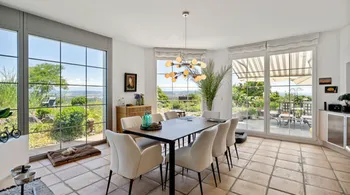 11-Zimmer-Villa mit Pool und Panoramaseesicht in Bellerive kaufen