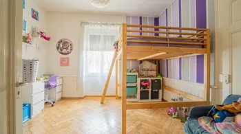 Fabrikantenvilla mit drei Wohnungen inkl. Baulandreserve und Landwirtschaftsland