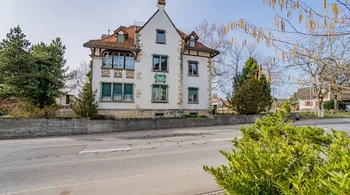 Fabrikantenvilla mit drei Wohnungen inkl. Baulandreserve und Landwirtschaftsland