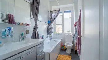 Fabrikantenvilla mit drei Wohnungen inkl. Baulandreserve und Landwirtschaftsland