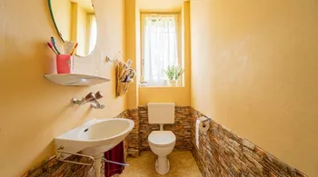 Fabrikantenvilla mit drei Wohnungen inkl. Baulandreserve und Landwirtschaftsland