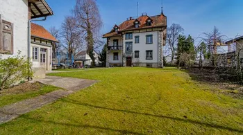 Fabrikantenvilla mit drei Wohnungen inkl. Baulandreserve und Landwirtschaftsland