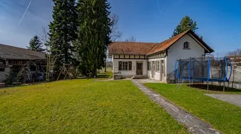 Fabrikantenvilla mit drei Wohnungen inkl. Baulandreserve und Landwirtschaftsland