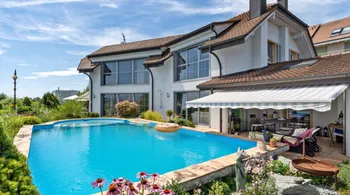 7.5-Zi.-Terrassenhaus mit Pool und Seesicht in Bellerive kaufen