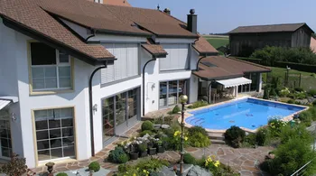 7.5-Zi.-Terrassenhaus mit Pool und Seesicht in Bellerive kaufen