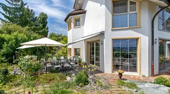 7.5-Zi.-Terrassenhaus mit Pool und Seesicht in Bellerive kaufen