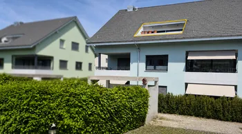 Helle 4.5-Zimmer-Dachwohnung mit Balkon in Nesselnbach